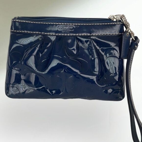 COACH NAVY PATENT WRISTLET - Picture 1 of 7
